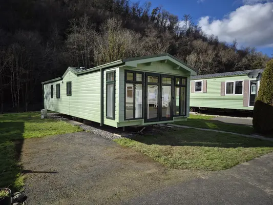 WILLERBY KINGSWOOD 41 X 12'6 ON THE FEATHERS CARAVAN PARK